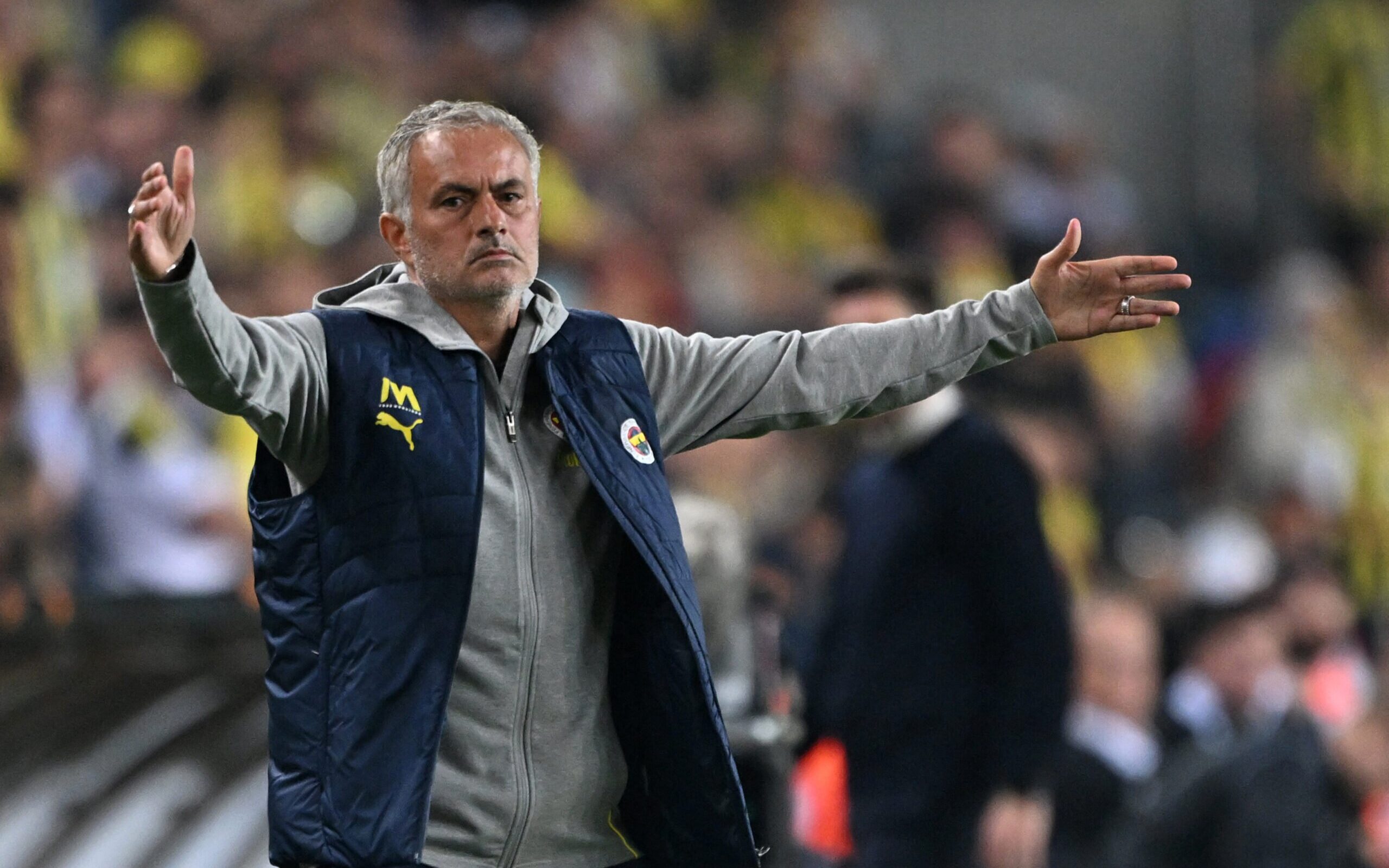 Mourinho questiona diretoria antes de jogo da Champions - Imagem do artigo original