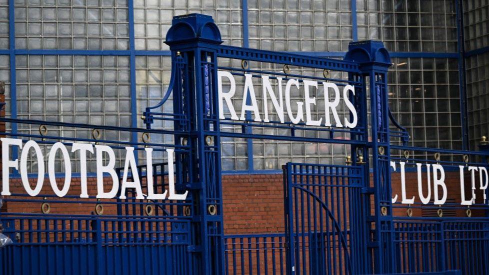 Cyriel Dessers deve deixar o Rangers nas próximas 24 horas, diz técnico Russell Martin - Imagem do artigo original