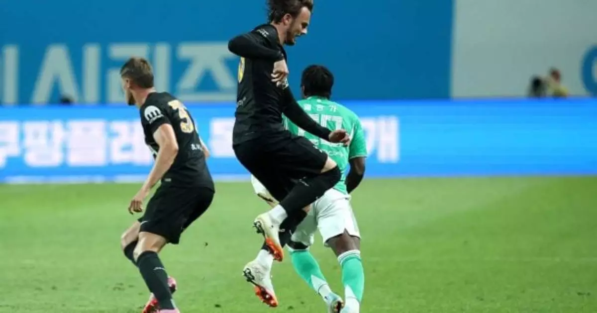 Tottenham confirma ruptura de ligamento de Maddison; meia passará por cirurgia no joelho direito - Imagem do artigo