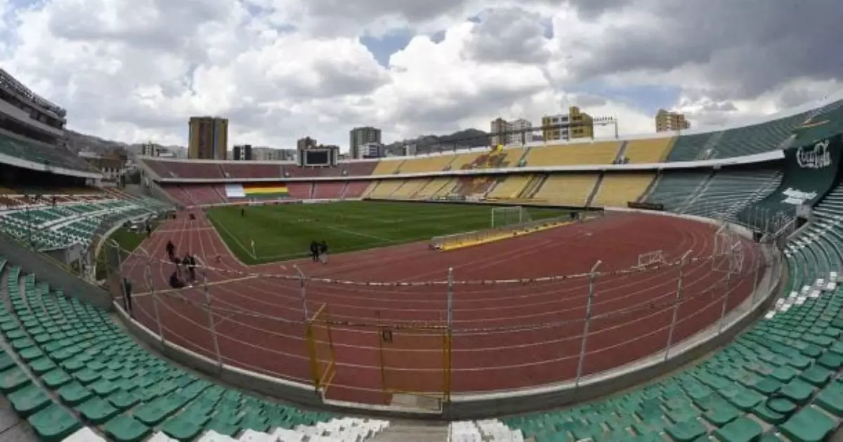 Federação Boliviana aplica seis jogos sem público e multa ao The Strongest após rojão atingir atleta - Imagem do artigo
