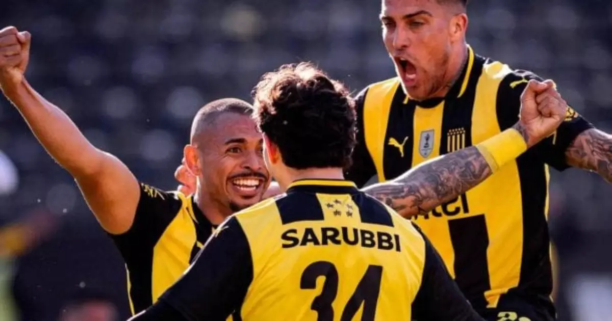 Peñarol goleia Nacional por 3 a 0 e chega à 200ª vitória no clássico uruguaio - Imagem do artigo