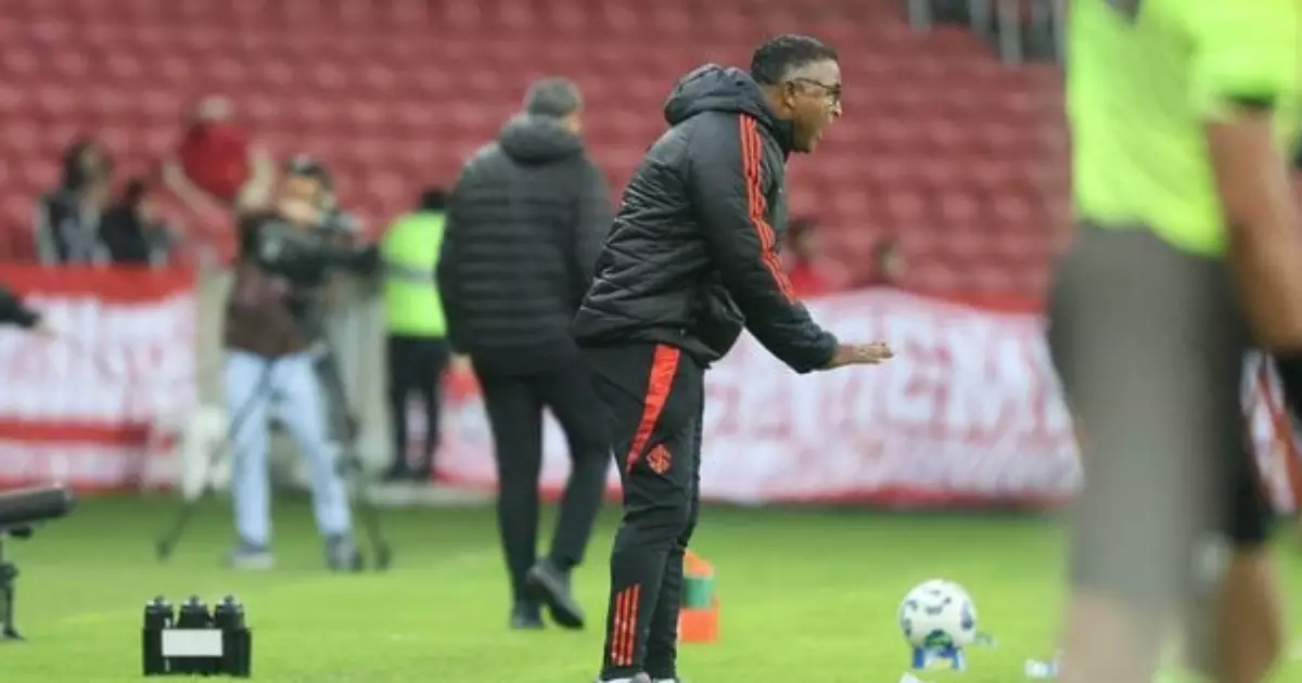 Roger Machado destaca Ricardo Mathias e indica espaço entre os titulares do Inter - Imagem do artigo