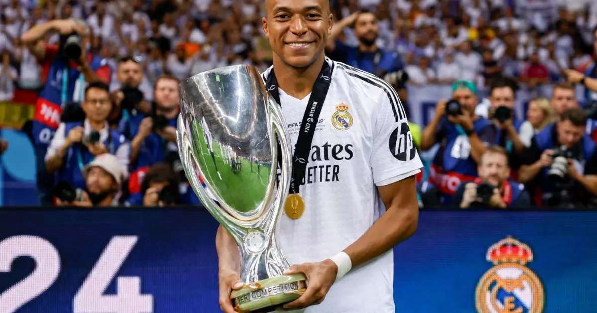 Esforço defensivo de Mbappé agrada Xabi Alonso em amistoso do Real Madrid - Imagem do artigo
