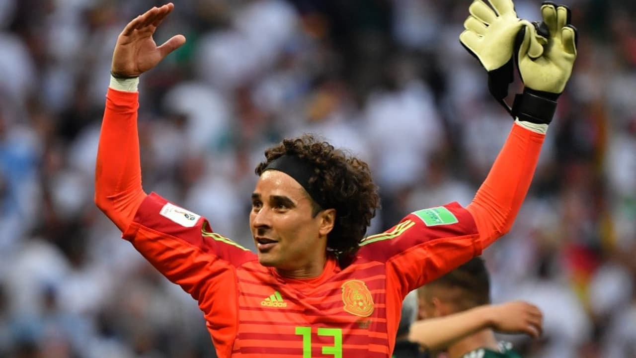 Goleiro Ochoa surpreende clube espanhol no último dia da janela de transferências - Imagem do artigo original