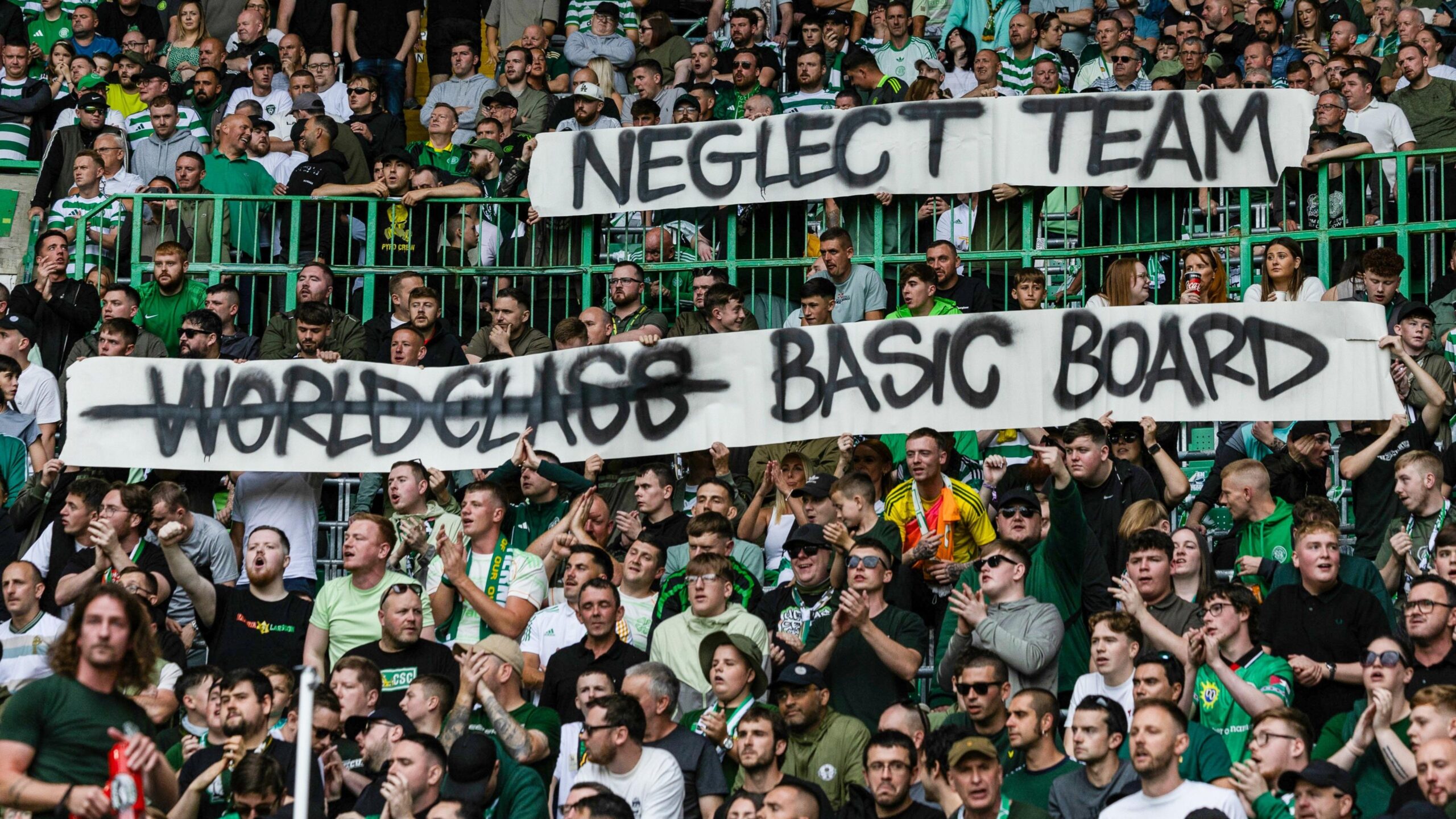 Pressão cresce no Celtic após janela de transferências frustrante e revolta da torcida - Imagem do artigo original