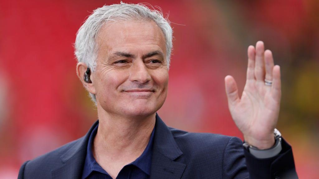 José Mourinho negocia retorno ao Benfica e diz estar “muito perto” de acerto - Imagem do artigo original