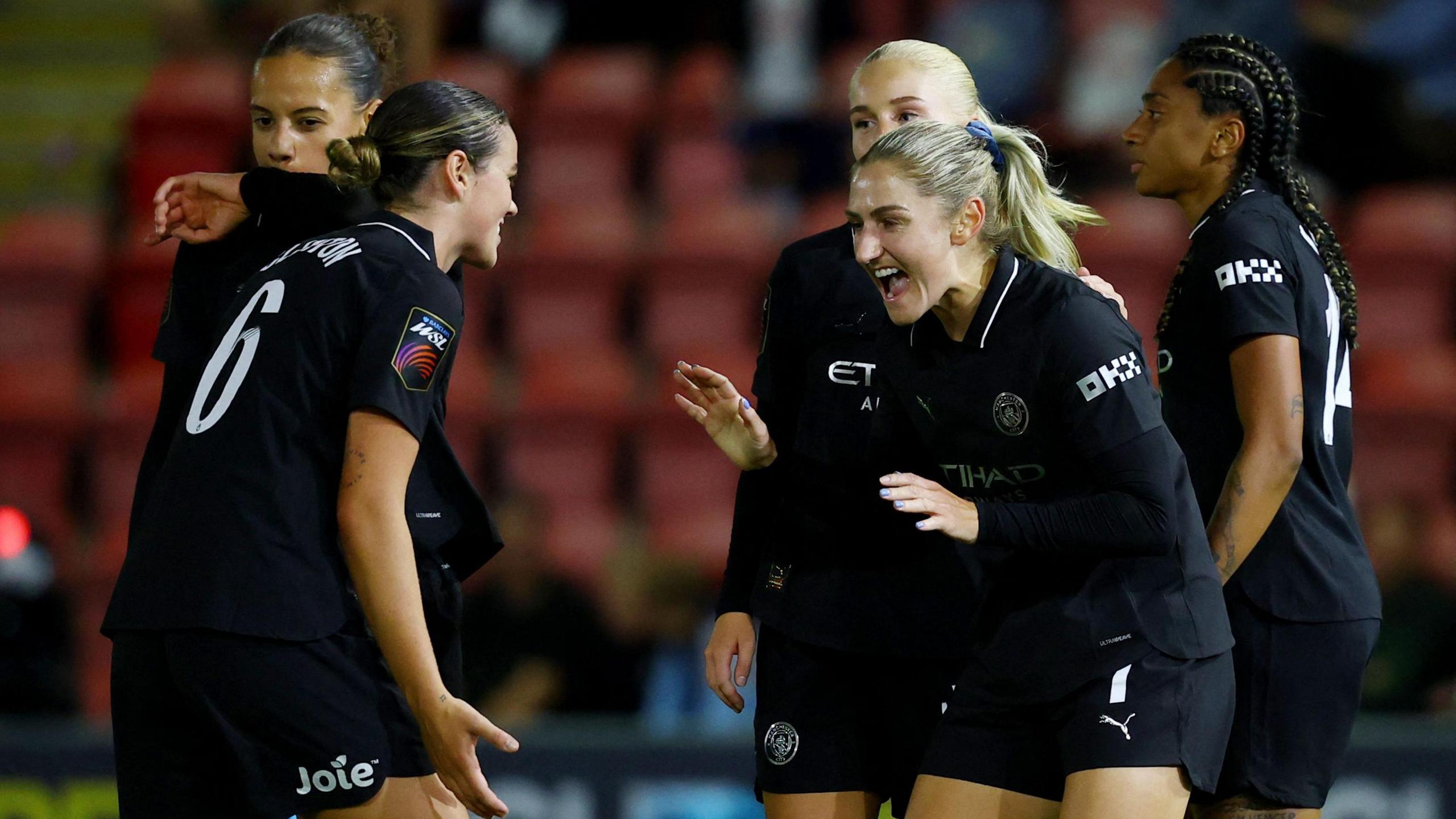 Grace Clinton marca na estreia e ajuda Manchester City a golear o Tottenham na WSL - Imagem do artigo original