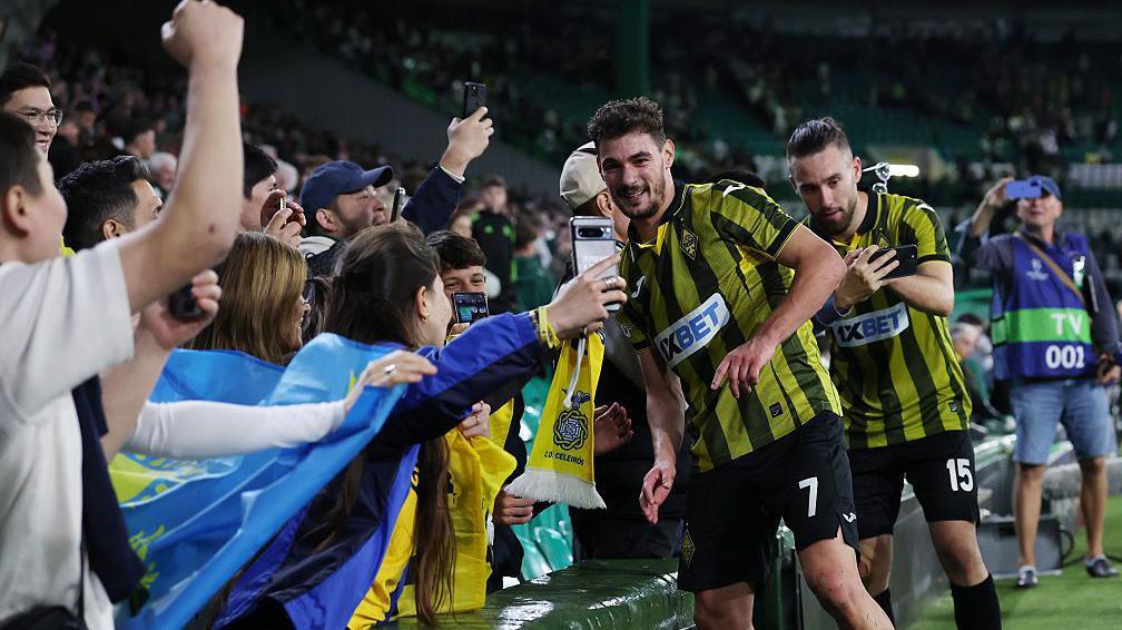 Kairat encara Real Madrid após maratona aérea e faz história na fase de grupos da Champions - Imagem do artigo original
