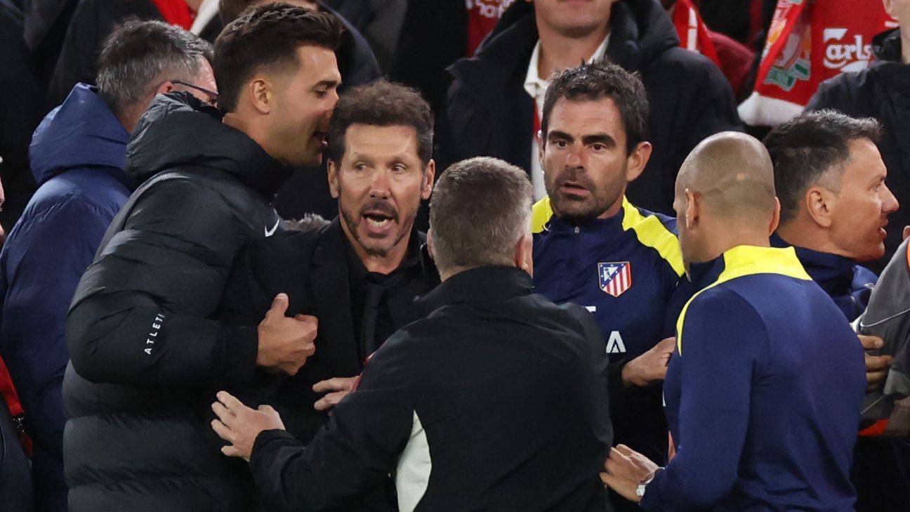 Simeone diz ter respondido a insultos de torcedores antes de ser expulso em Anfield - Imagem do artigo
