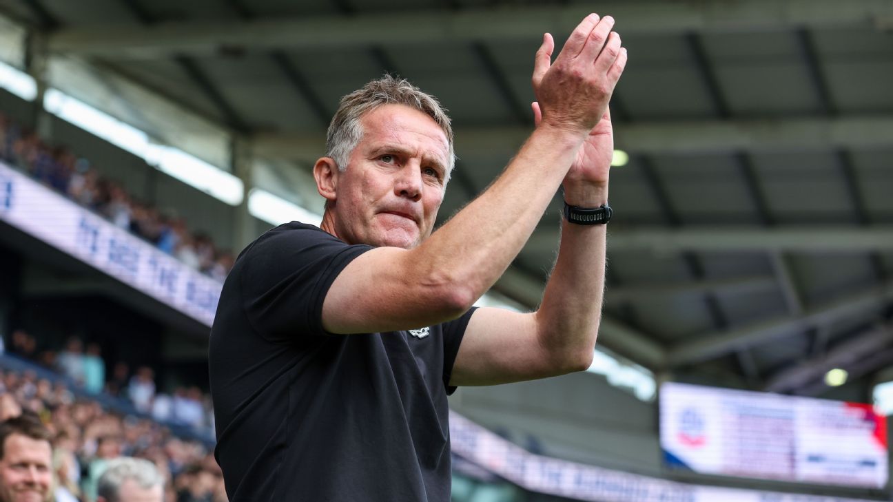 Phil Parkinson recebe a Liberdade da Cidade de Wrexham e se diz “lisonjeado” - Imagem do artigo