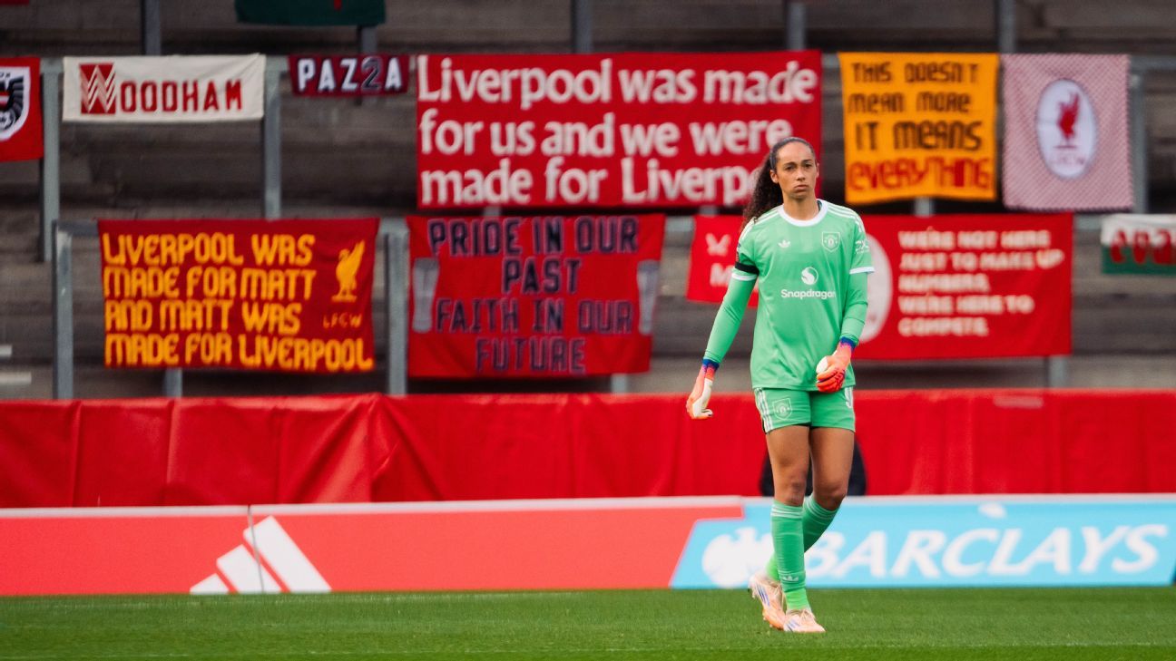 Liverpool presta homenagem a Matt Beard na retomada da WSL e é derrotado pelo Manchester United - Imagem do artigo