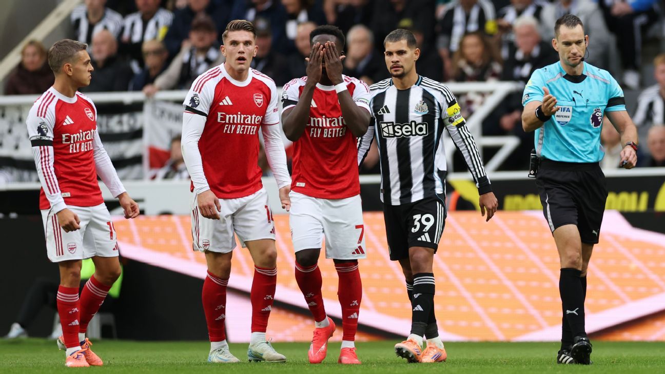 Revisão do VAR: pênalti do Arsenal é cancelado e Collins livra-se do vermelho contra o United - Imagem do artigo