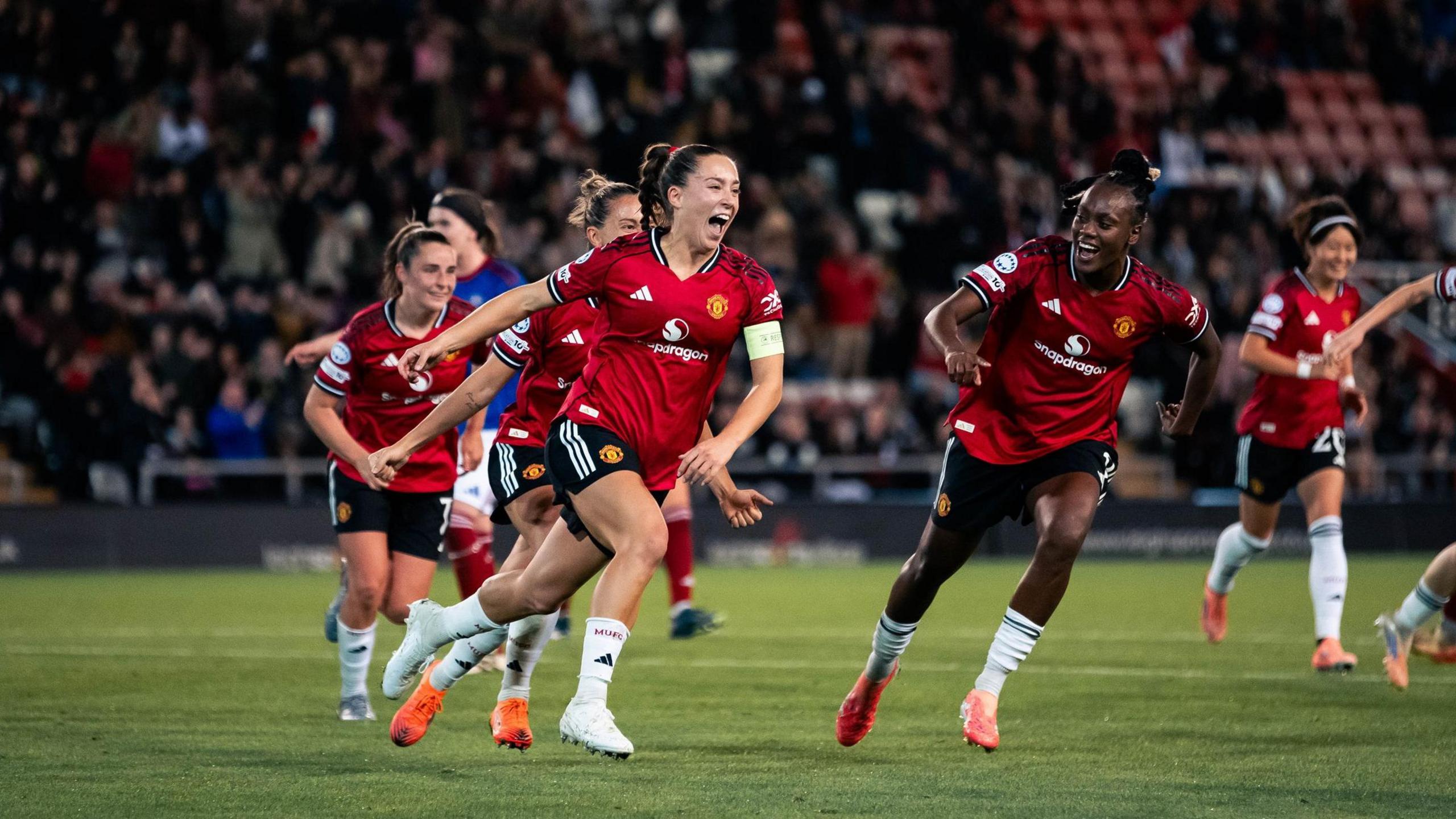 Manchester United confia em Maya Le Tissier, mas zagueira ainda aguarda chance como titular da Inglaterra - Imagem do artigo original