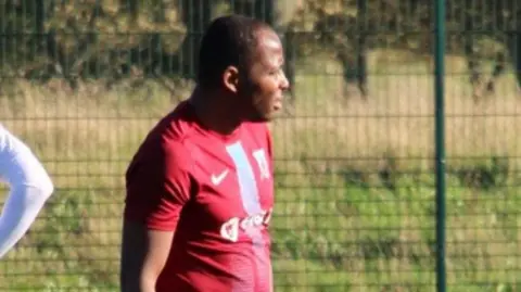 Jogador amador sofre fratura no crânio após ataque de torcedores em Liverpool - Imagem do artigo original