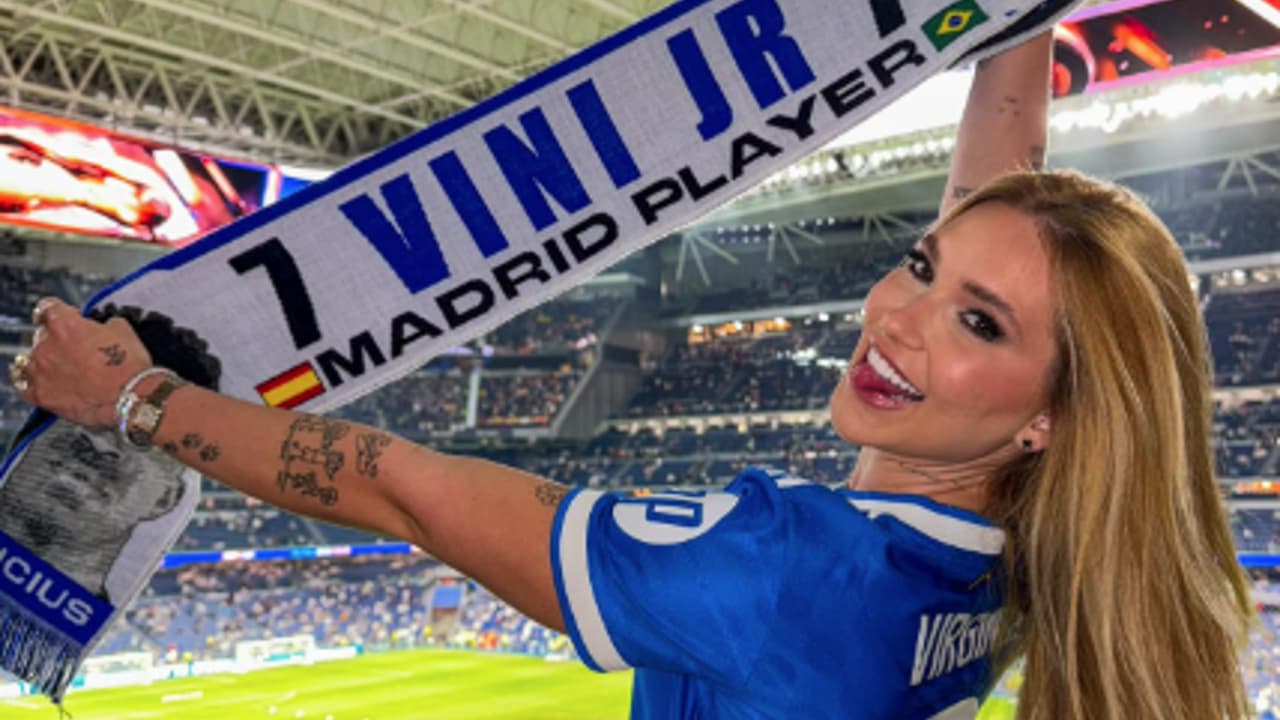 Virginia leva faixa com imagem de Vinícius Júnior em jogo do Real Madrid - Imagem do artigo original