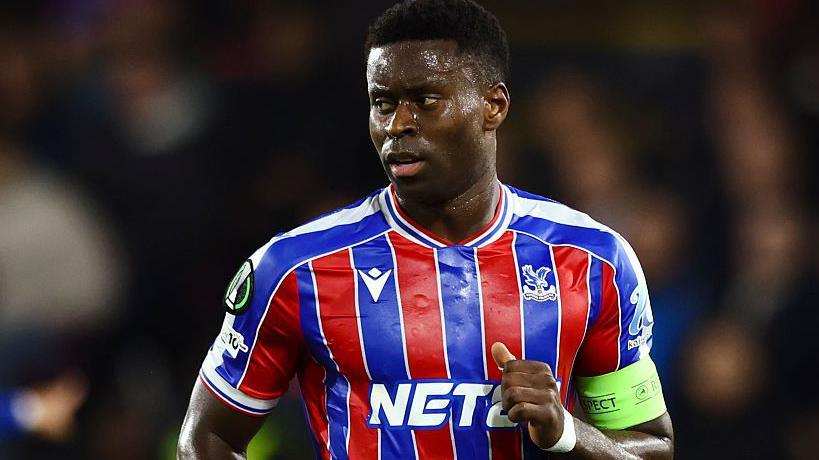 Lesão no pé deve tirar Marc Guehi dos últimos jogos da Inglaterra nas Eliminatórias - Imagem do artigo original