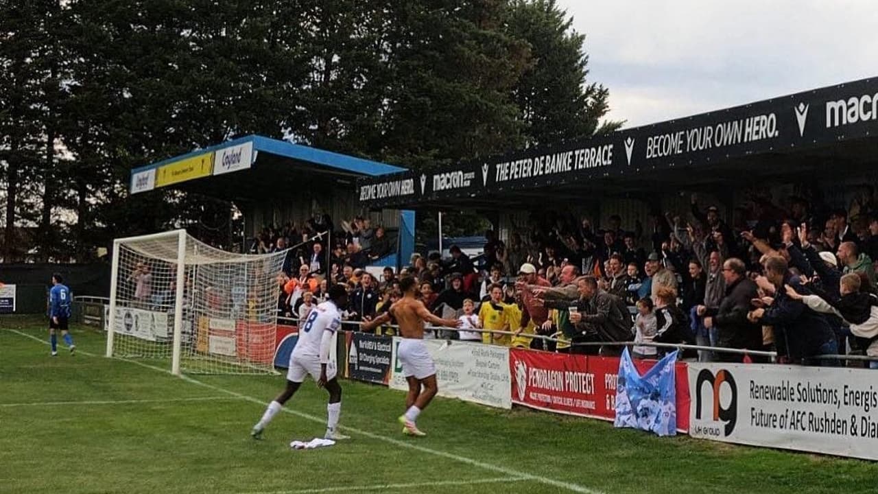 Partida na Inglaterra é paralisada após árbitra denunciar assédio - Imagem do artigo original