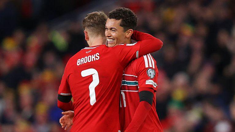 Brennan Johnson celebra goleada de Gales e diz “sempre ter algo a provar” - Imagem do artigo original