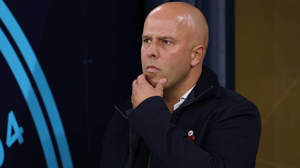 Queda de rendimento do Liverpool expõe falhas táticas e mudanças no elenco - Imagem do artigo original