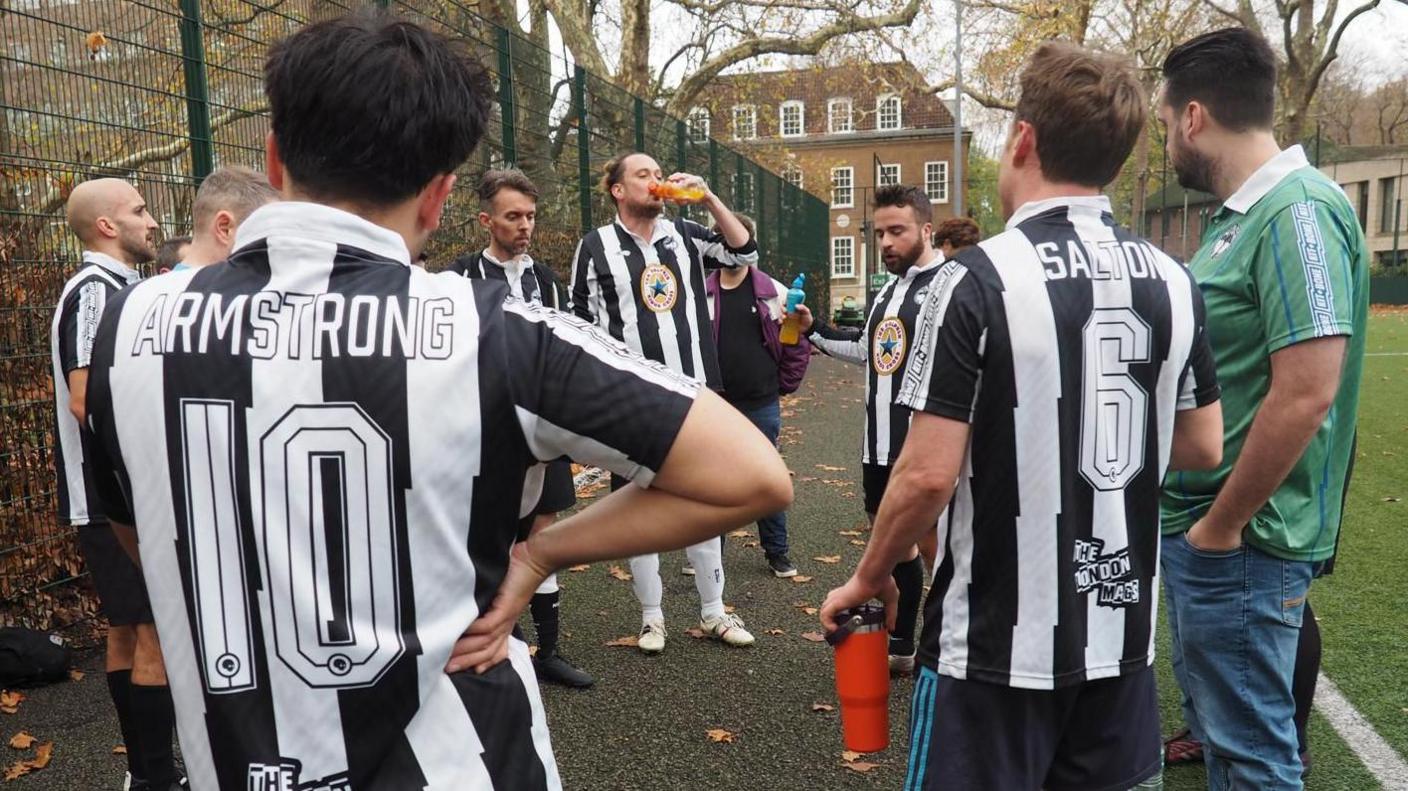 Liga de torcedores põe Newcastle, Real Madrid, PSG, Milan e outros em campo em pleno parque de Londres - Imagem do artigo original