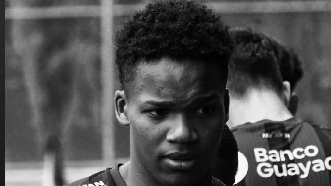 Jogador da base do Independiente del Valle, de 16 anos, morre após ser atingido por bala perdida - Imagem do artigo