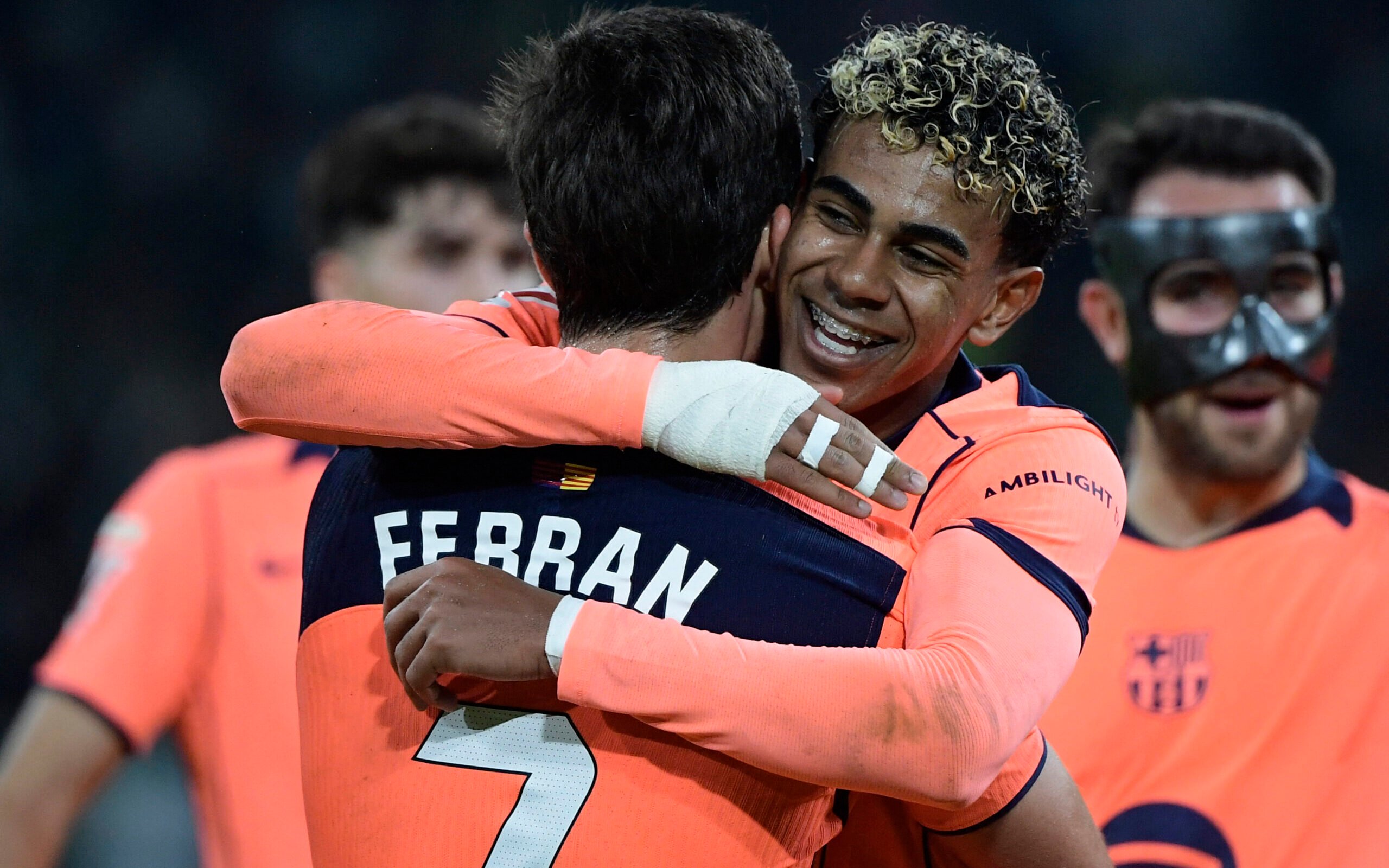 Barcelona supera Betis em partida com oito gols e segue líder da La Liga - Imagem do artigo original